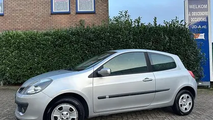 Gebruikt 2008 Renault Clio II Dynamique Hatchback | € 2.450 (Eerlijke prijs)