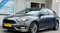 Grijs Gebruikt 2017 Ford Focus ST-Line Hatchback | € 9.440 (Eerlijke prijs)