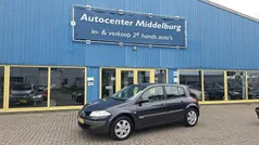 Hatchback Gebruikt 2006 Renault Mégane II Expression Hatchback | € 1.550 (Eerlijke prijs)