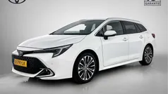 Wit Gebruikt 2023 Toyota Corolla Edition Stationwagen | € 29.925 (Eerlijke prijs)