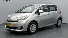 Grijs Gebruikt 2014 Toyota Verso-S Comfort MPV | € 10.445 (Eerlijke prijs)
