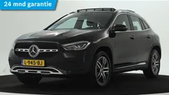 Donker metallic kosmoszwart Gebruikt 2021 Mercedes GLA200 Business SUV | € 39.950 (Eerlijke prijs)