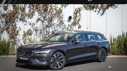 Grijs Occasion 2024 Volvo V60 Ultimate Stationwagen | € 46.894 (Eerlijke prijs)