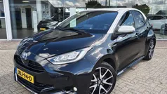 Zwart Gebruikt 2021 Toyota Yaris Style Hatchback | € 23.495 (Eerlijke prijs)