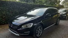 Zwart Gebruikt 2016 Volvo V60 CC Summum Stationwagen | € 17.500 (Eerlijke prijs)