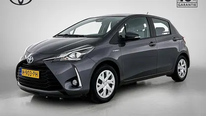 Grijs Occasion 2019 Toyota Yaris Hybrid Active Hatchback | € 16.945 (Goede deal)