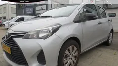 Grijs Gebruikt 2015 Toyota Yaris Comfort Hatchback | € 6.500 (Goede deal)