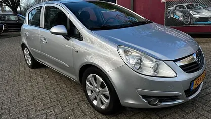 Grijs Gebruikt 2009 Opel Corsa Enjoy Hatchback | € 2.250 (Eerlijke prijs)