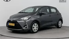 Grijs Gebruikt 2020 Toyota Yaris Hybrid Active Hatchback | € 16.445 (Eerlijke prijs)