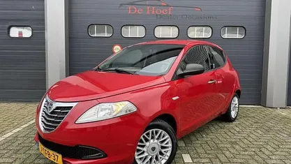 Rood Gebruikt 2014 Lancia Ypsilon S Hatchback | € 3.999 (Super prijs)
