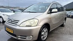 Beige (metallic) Gebruikt 2003 Toyota Avensis Verso Sol MPV | € 4.750 (Eerlijke prijs)