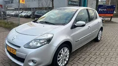 Grijs, metallic lak Gebruikt 2010 Renault Clio II Expression Hatchback | € 3.250 (Eerlijke prijs)