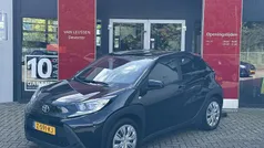 Zwart Gebruikt 2024 Toyota Aygo Play Hatchback | € 17.340 (Eerlijke prijs)