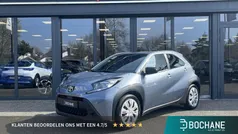 Gebruikt 2024 Toyota Aygo Play Hatchback | € 18.545 (Eerlijke prijs)