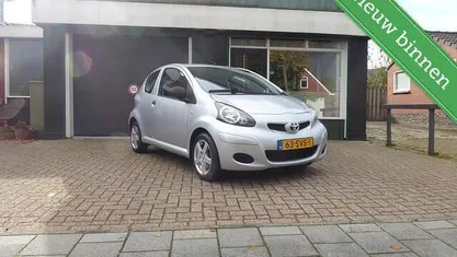 Occasion Toyota Aygo 68 PK (50 kW) 2012 Grijs Hatchback