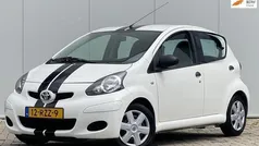Wit Gebruikt 2011 Toyota Aygo Hatchback | € 4.400 (Eerlijke prijs)