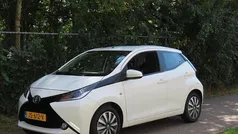 Wit Gebruikt 2016 Toyota Aygo X-play Hatchback | € 7.495 (Goede deal)