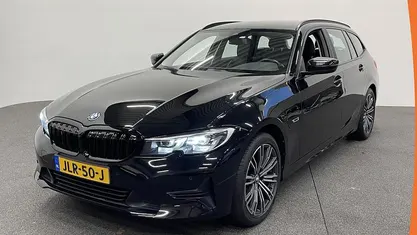Gebruikt 2022 BMW 330e Sport Line Stationwagen | € 26.890 (Goede deal)