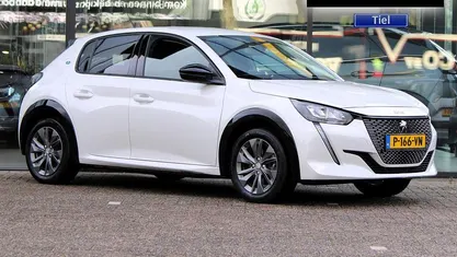 Wit Gebruikt 2022 Peugeot e-208 Allure Hatchback | € 17.937 (Eerlijke prijs)