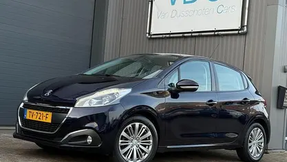 Occasion 2018 Peugeot 208 Signature Sky Hatchback | € 6.900 (Goede deal)