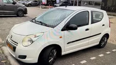 Wit (metallic) Gebruikt 2014 Suzuki Alto Comfort Hatchback | € 4.950 (Eerlijke prijs)