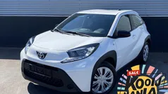Wit Gebruikt 2024 Toyota Aygo Play Hatchback | € 19.900 (Super prijs)