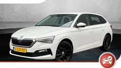 Wit (metallic) Gebruikt 2019 Skoda Scala Business Line Hatchback | € 18.825 (Eerlijke prijs)