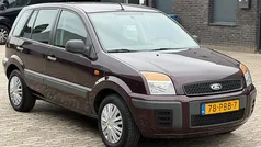 Rood Gebruikt 2011 Ford Fusion Cool & Sound Edition MPV | € 3.499 (Eerlijke prijs)