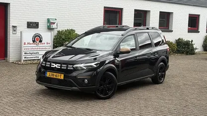 Zwart Gebruikt 2023 Dacia Jogger Extreme MPV | € 25.400 (Eerlijke prijs)