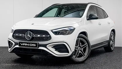 Wit Gebruikt 2024 Mercedes GLA180 AMG line SUV | € 49.995 (Eerlijke prijs)