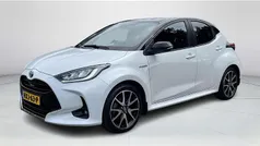 Wit Gebruikt 2021 Toyota Yaris Hybrid Executive Hatchback | € 22.880 (Eerlijke prijs)