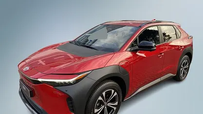 Rood Nieuw 2025 Toyota bZ4X SUV | € 43.950 (Goede deal)