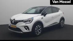 Twotone blanc nacré / noir etoilé Gebruikt 2020 Renault Captur Intens SUV | € 22.540 (Eerlijke prijs)