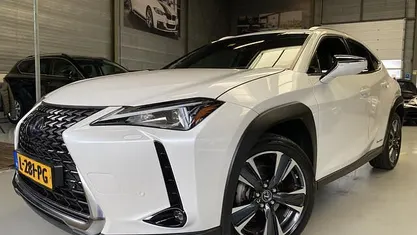 Wit (parellak) Gebruikt 2021 Lexus UX 250h SUV | € 25.450 (Goede deal)