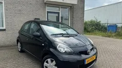 Zwart Gebruikt 2011 Toyota Aygo Comfort Hatchback | € 3.200 (Eerlijke prijs)