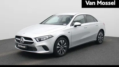 Grijs Gebruikt 2021 Mercedes A250 Business Sedan | € 25.900 (Goede deal)