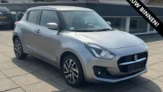 Grijs Gebruikt 2023 Suzuki Swift Style Hatchback | € 21.950 (Eerlijke prijs)