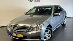 Grijs, metallic lak Gebruikt 2010 Mercedes E200 Business Sedan | € 8.450 (Eerlijke prijs)