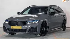 Grijs Gebruikt 2022 BMW 530e M Sport Stationwagen | € 39.950 (Goede deal)