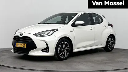 Wit Occasion 2021 Toyota Yaris Hybrid Hatchback | € 21.440 (Eerlijke prijs)