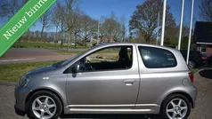 Grijs Gebruikt 2002 Toyota Yaris Sport Hatchback | € 1.750 (Eerlijke prijs)