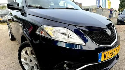 Blauw Gebruikt 2016 Lancia Ypsilon Hatchback | € 6.950 (Eerlijke prijs)