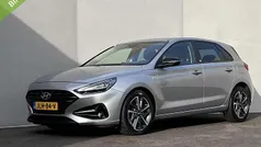 Shimmering silver metallic (r2t) Gebruikt 2021 Hyundai i30 Edition 30 Hatchback | € 19.935 (Eerlijke prijs)