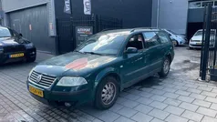 Groen, metallic lak Gebruikt 2001 VW Passat Trendline Stationwagen | € 499 (Super prijs)