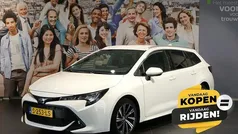 Wit Gebruikt 2023 Toyota Corolla Stationwagen | € 24.995 (Eerlijke prijs)