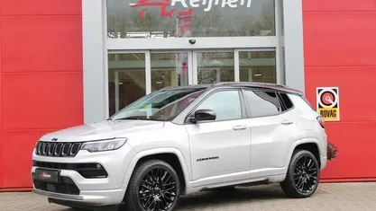 Grijs Occasion 2023 Jeep Compass Summit SUV | € 29.945 (Eerlijke prijs)