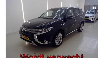 Gebruikt 2020 Mitsubishi Outlander P-HEV Intense SUV | € 20.995 (Super prijs)