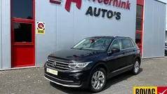 Zwart Gebruikt 2021 VW Tiguan Elegance SUV | € 31.950 (Eerlijke prijs)