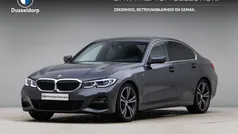 Grijs Gebruikt 2022 BMW 318 Executive Sedan | € 32.750 (Eerlijke prijs)