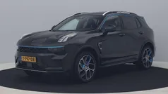 Zwart, metallic lak Gebruikt 2023 Lynk & Co 01 SUV | € 27.900 (Eerlijke prijs)